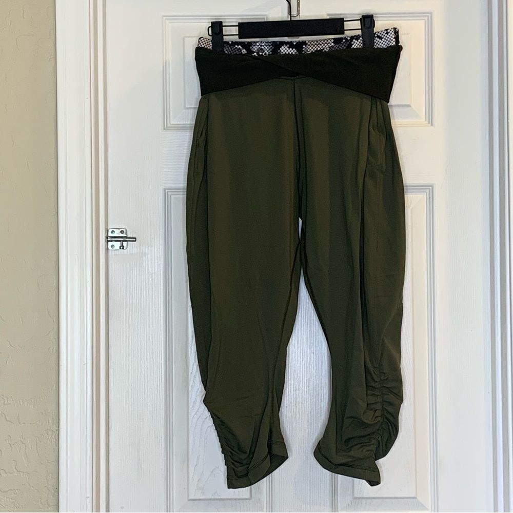 Lululemon Sunset Salutation Cropped Leggings Fatigue/Ziggy Green Size 8